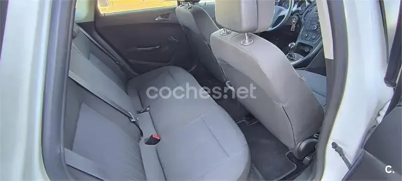 Usado Opel Astra Essentia 100 CV (73 kW) 2010 Blanco Berlina