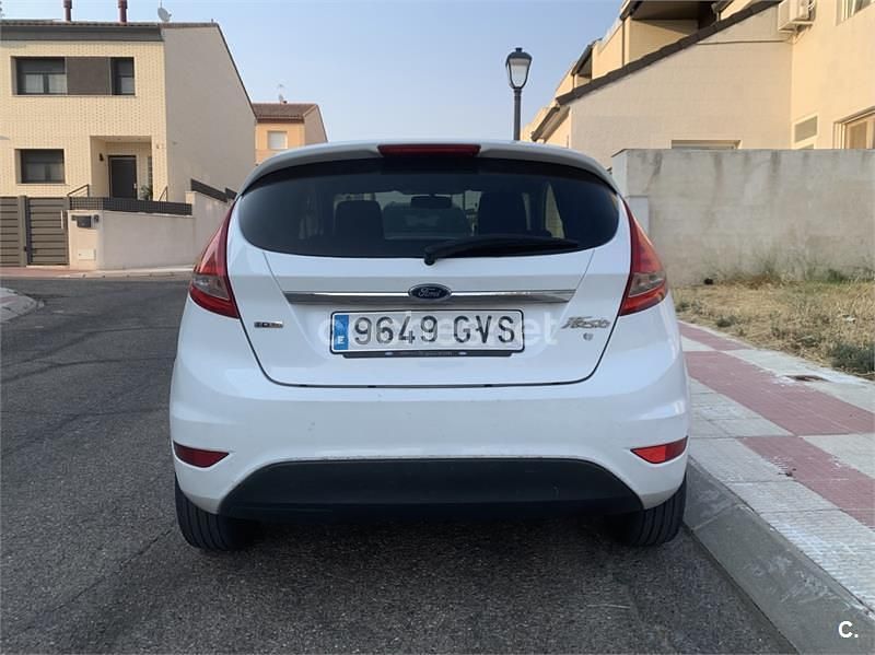Usado Ford Fiesta Titanium 90 CV (66 kW) 2010 Blanco Utilitario