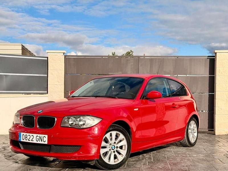 Rojo Usado 2009 BMW 116 Utilitario | 4499 € (Buen precio) - Imagen 1/4