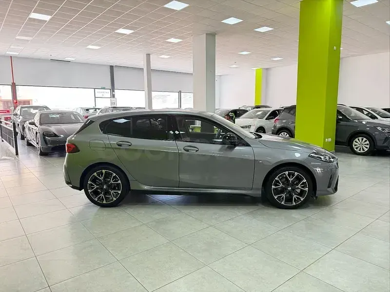 Usado BMW 120 Sport Line 163 CV (119 kW) 2025 Gris / plata Utilitario