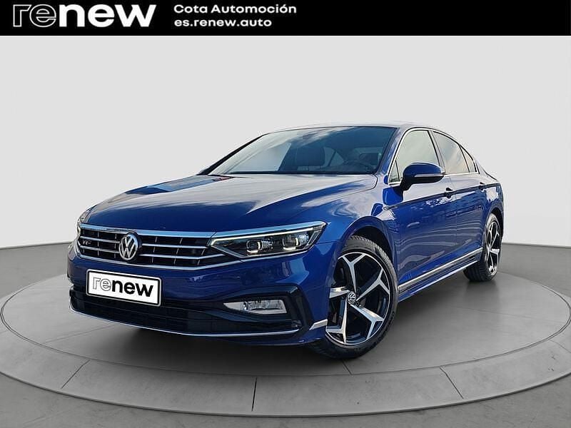 Azul Usado 2019 VW Passat R-line Berlina | 23.990 € (Un poco caro) - Imagen 1/4