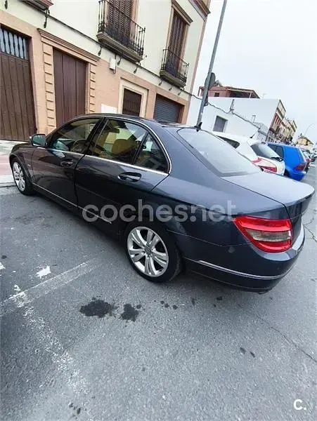 Usado Mercedes C200 Avantgarde 136 CV (100 kW) 2009 Gris / plata Berlina