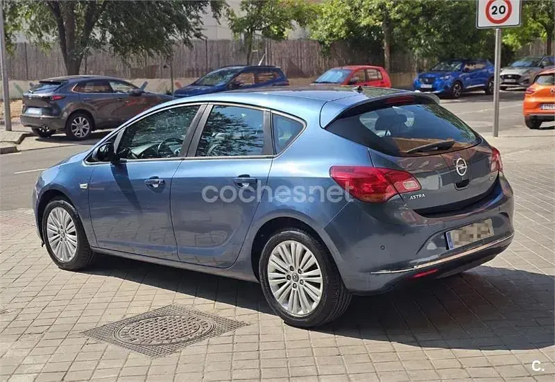 Usado Opel Astra Business 110 CV (80 kW) 2016 Azul Berlina