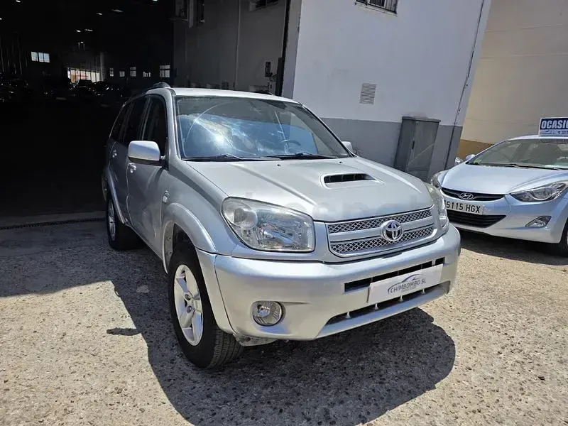 Usado Toyota RAV4 Sol 116 CV (85 kW) 2005 Gris / plata SUV