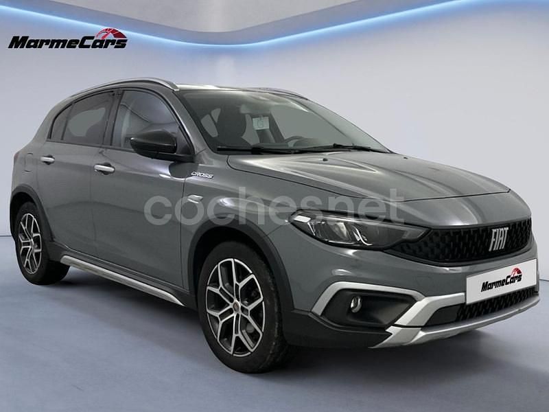 Usado Fiat Tipo Cross 130 CV (95 kW) 2022 Gris / plata Berlina