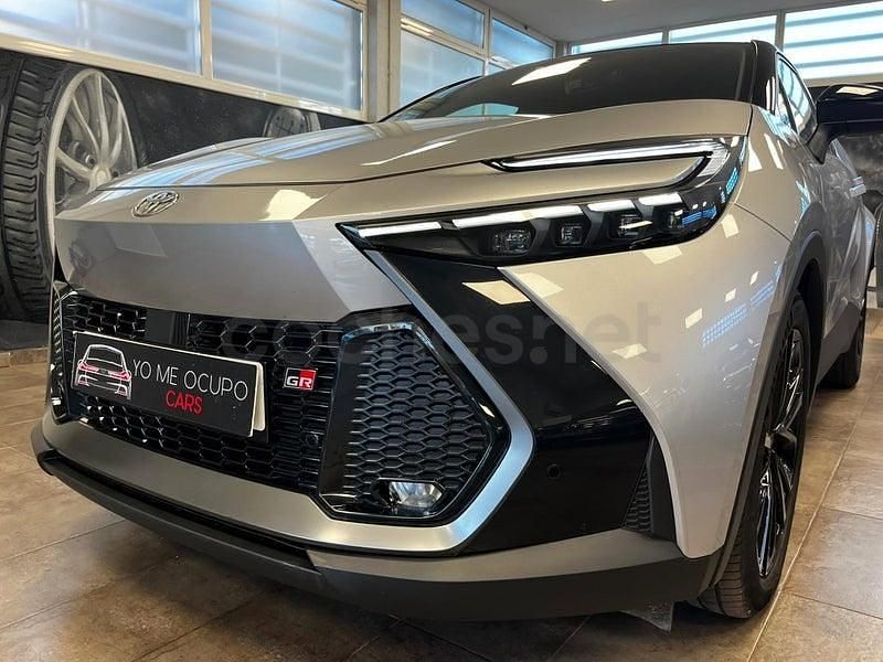Usado Toyota C-HR Sport 196 CV (144 kW) 2024 Gris / plata SUV