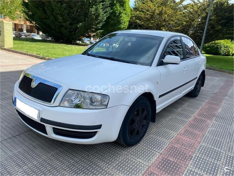 Blanco Usado 2004 Skoda Superb Classic Berlina | 2500 € - Imagen 1/4