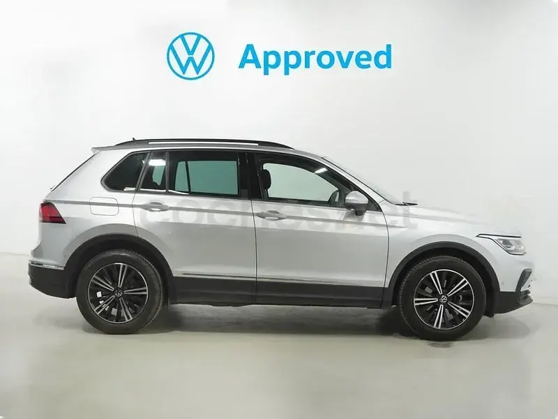 Usado VW Tiguan Life 150 CV (110 kW) 2022 Plateado SUV