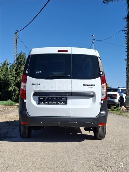 Usado Dacia Dokker Base 102 CV (75 kW) 2019 Blanco Monovolumen