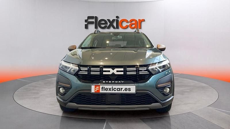 Usado Dacia Sandero Expression 101 CV (74 kW) 2023 Verde Utilitario