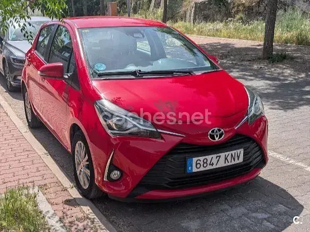 Usado Toyota Yaris Active 111 CV (81 kW) 2018 Rojo Berlina