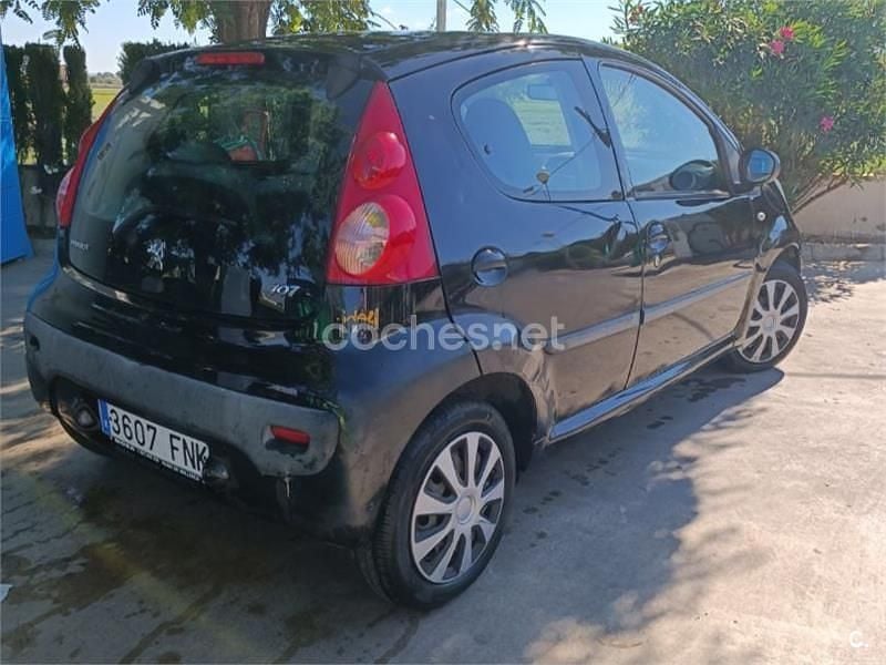 Usado Peugeot 107 68 CV (50 kW) 2007 Negro Utilitario
