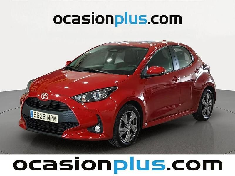 Usado Toyota Yaris Active 116 CV (85 kW) 2024 Rojo Utilitario