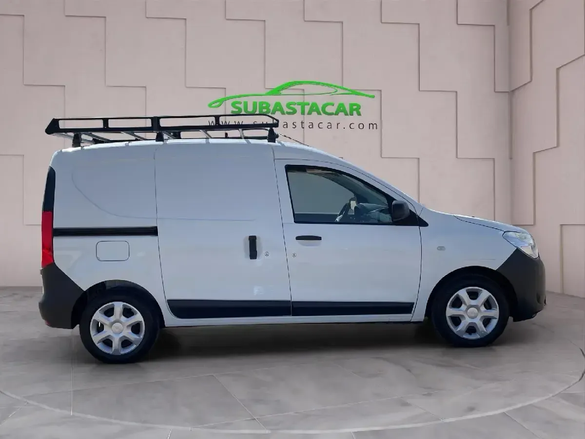Usado Dacia Dokker Essentiel 75 CV (55 kW) 2019 Blanco Monovolumen