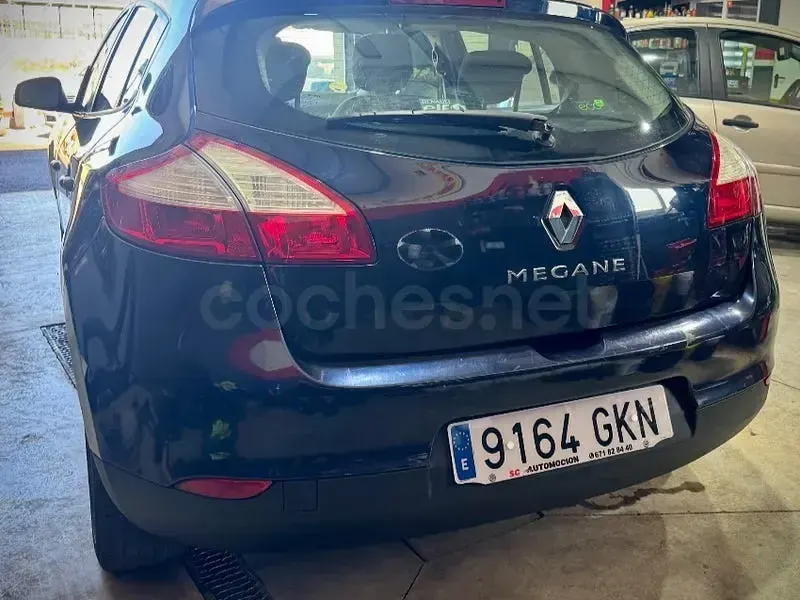 Usado Renault Mégane Authentique 85 CV (62 kW) 2010 Azul Berlina