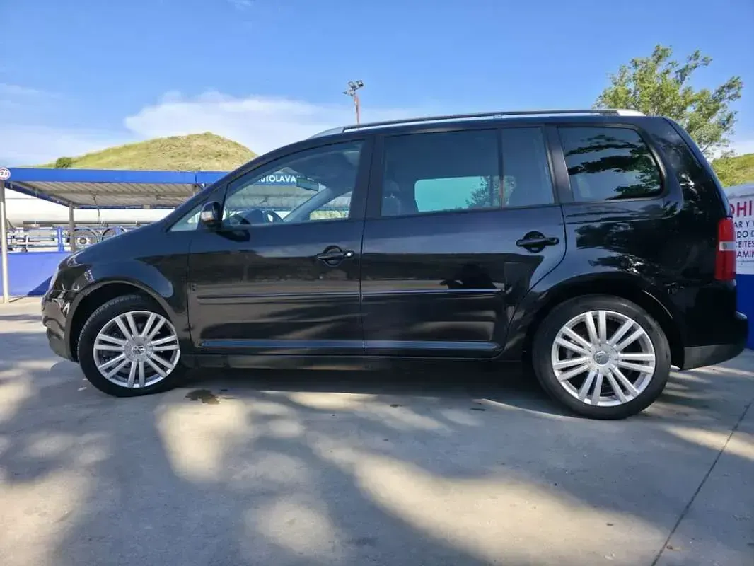 Usado VW Touran Highline 140 CV (102 kW) 2006 Negro Monovolumen
