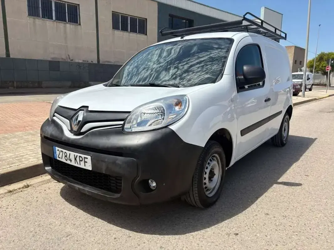 Usado Renault Kangoo 75 CV (55 kW) 2018 Blanco Monovolumen