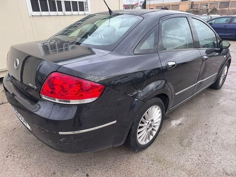Usado Fiat Linea Dynamic 90 CV (66 kW) 2009 Negro Berlina