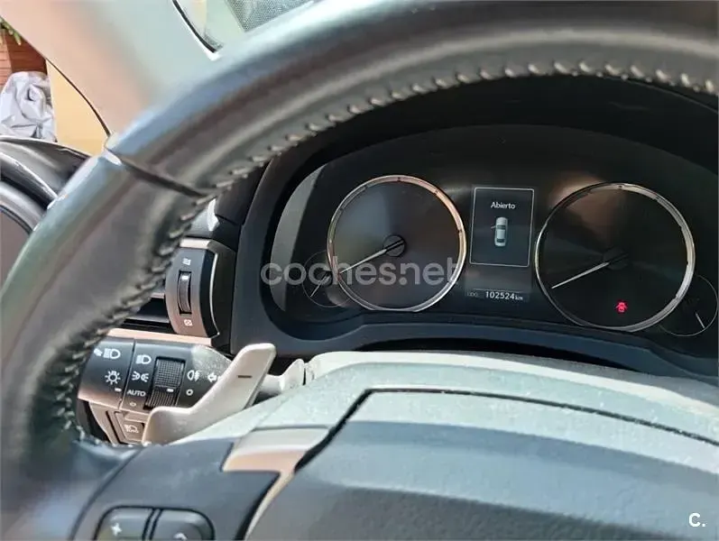 Usado Lexus IS300h Executive Line 223 CV (164 kW) 2018 Gris / plata Berlina