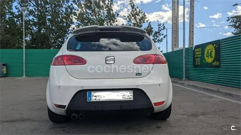 Używany Seat Leon FR 170 KM (125 kW) 2008 Biały Hatchback