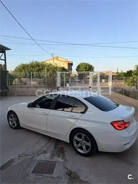 Usado BMW 318 150 CV (110 kW) 2019 Blanco Berlina