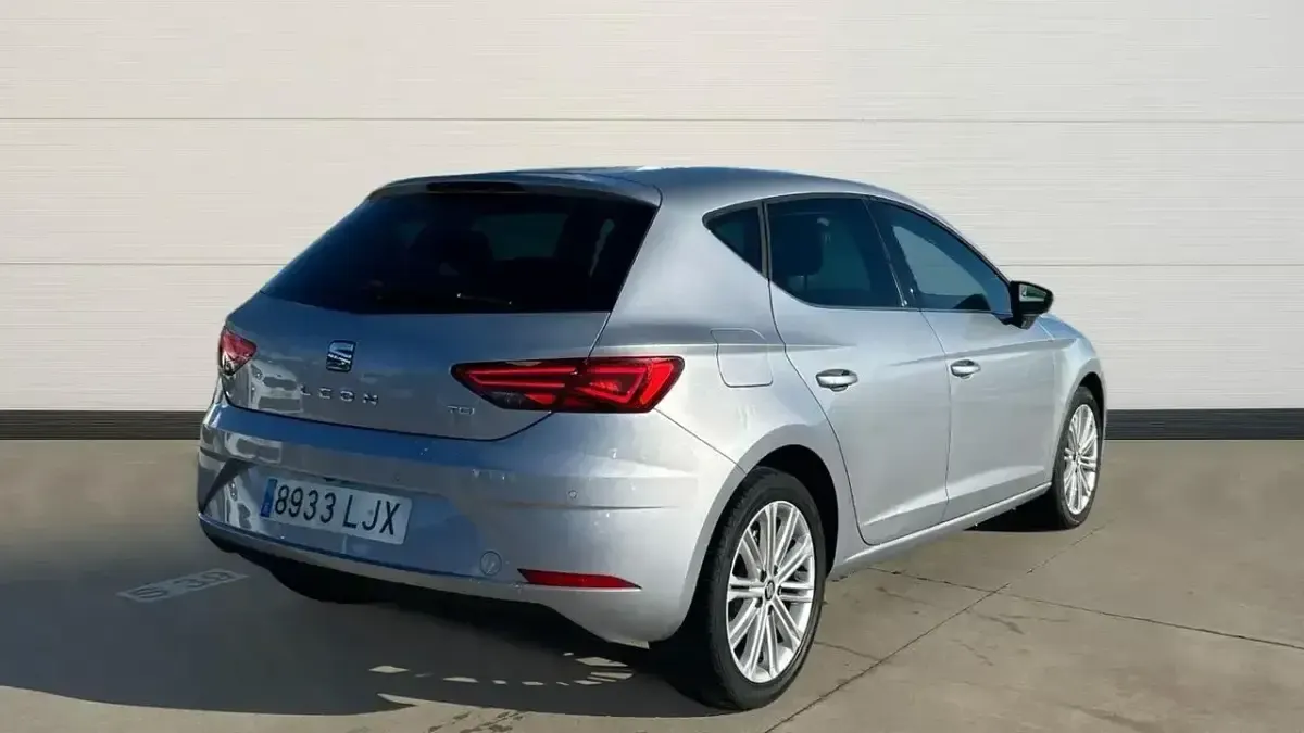 Begagnad Seat Leon XCELLENCE 130 HK (95 kW) 2020 Grå Halvkombi