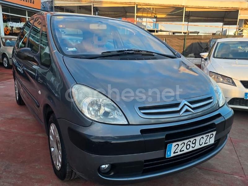 Usado Citroën Xsara Picasso 90 CV (66 kW) 2004 Gris / plata Monovolumen