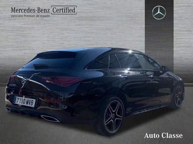 Usado Mercedes CLA200 Shooting Brake AMG line 150 CV (110 kW) 2024 Negro noche Familiar