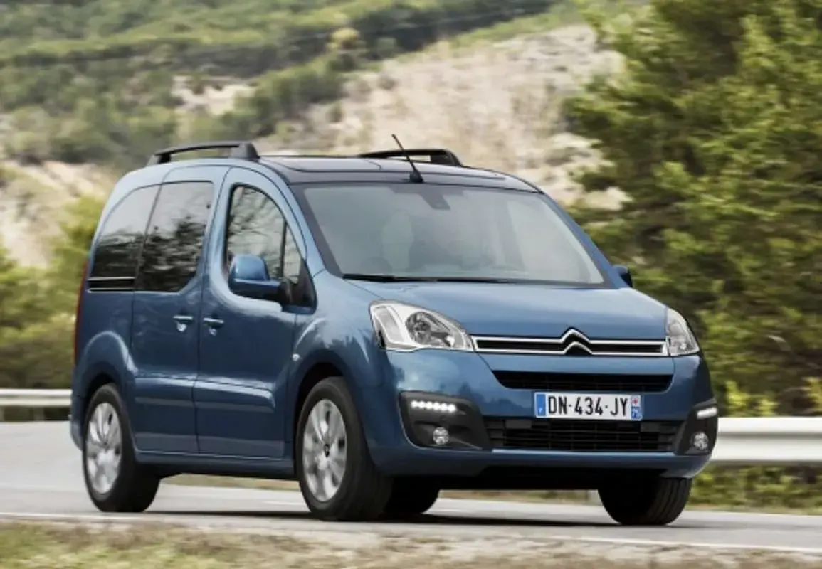 Usado Citroën e-Berlingo PureTech 110 CV (80 kW) 2016 Marrón Monovolumen
