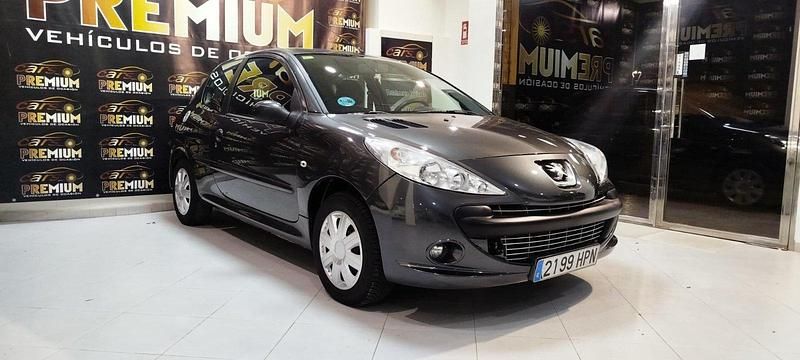 Usado Peugeot 206 60 CV (44 kW) 2012 Gris Utilitario
