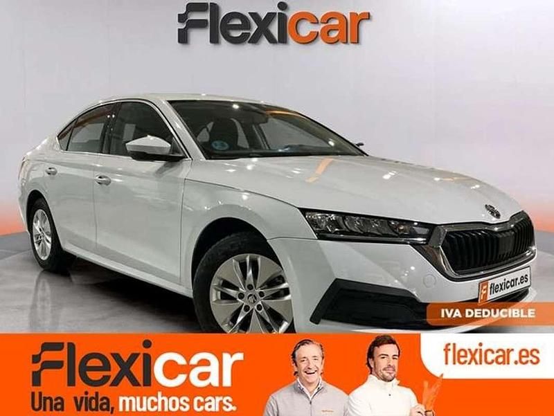 Blanco Usado 2023 Skoda Octavia Selection Utilitario | 17.490 € (Super precio) - Imagen 1/4