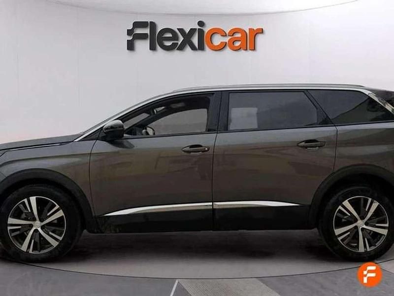 Usado Peugeot 5008 Allure 131 CV (96 kW) 2023 Gris SUV