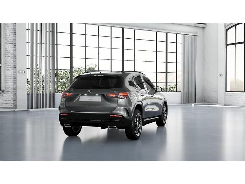 Usado Mercedes GLA200 150 CV (110 kW) 2025 Gris montaña SUV