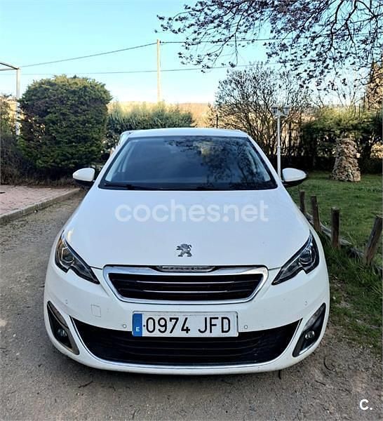 Usado Peugeot 308 Allure 92 CV (67 kW) 2015 Blanco Berlina