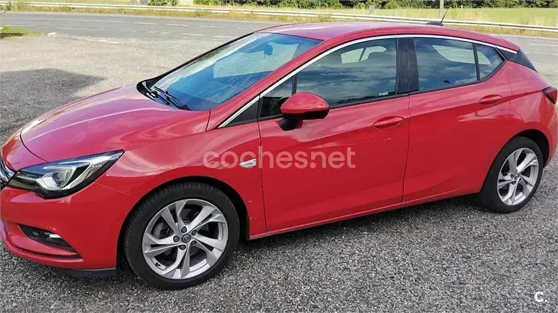 Usado Opel Astra Dynamic 136 CV (100 kW) 2016 Rojo Berlina