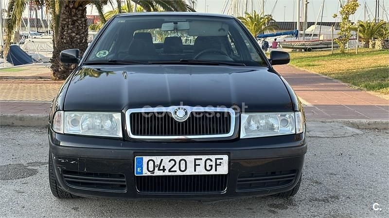 Negro Usado 2006 Skoda Octavia Tour Berlina | 1690 € (Precio justo) - Imagen 1/4