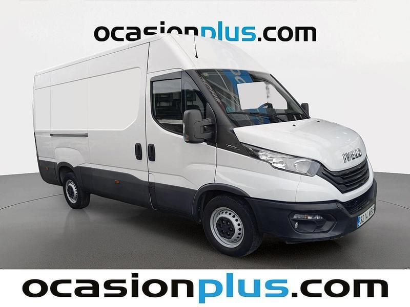 Usado Iveco Daily 156 CV (114 kW) 2022 Blanco Familiar