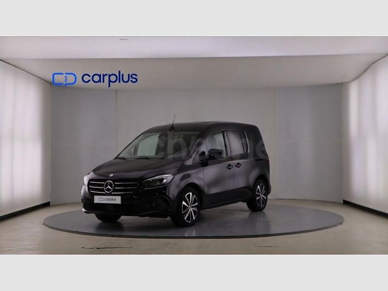 Usado Mercedes T180 116 CV (85 kW) 2024 Negro Monovolumen