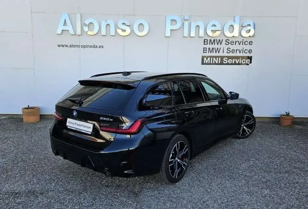 Używany BMW 330e M Sport 292 KM (214 kW) 2025 Czarny Kombi