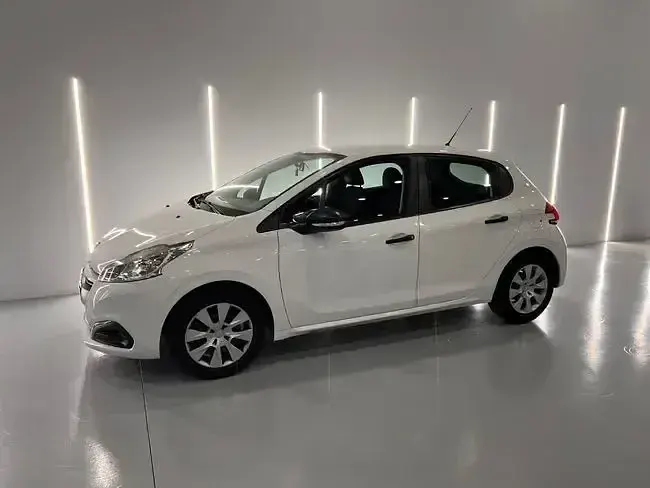Usado Peugeot 208 Access 82 CV (60 kW) 2016 Blanco Utilitario