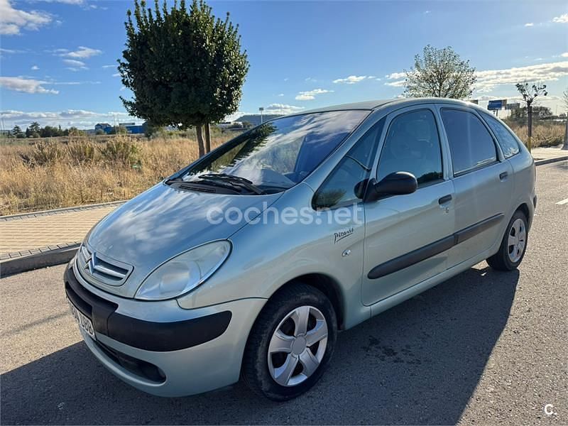 Gris / plata Usado 2004 Citroën Xsara Picasso Exclusive Monovolumen | 2000 € (Super precio) - Imagen 1/4