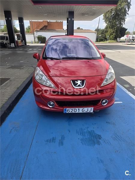 Usado Peugeot 207 70 CV (51 kW) 2008 Rojo Berlina