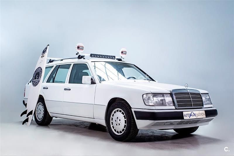 Usado Mercedes E300 231 CV (169 kW) 1991 Blanco polar Familiar