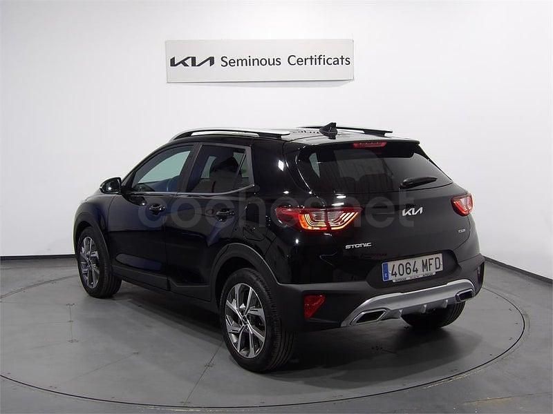 Usado Kia Stonic GT-Line 100 CV (73 kW) 2023 Negro SUV