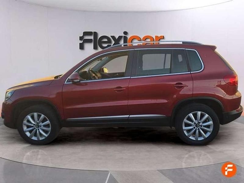 Käytetty VW Tiguan Business 140 HP (102 kW) 2015 Punainen Katumaasturi