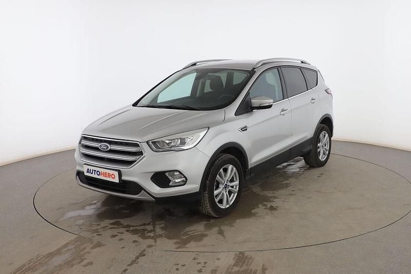 Usado Ford Kuga Trend+ 120 CV (88 kW) 2018 Plata SUV