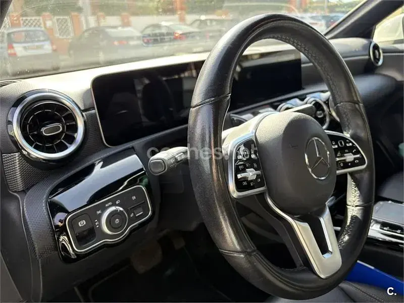 Usado Mercedes A180 109 CV (80 kW) 2018 Blanco Berlina