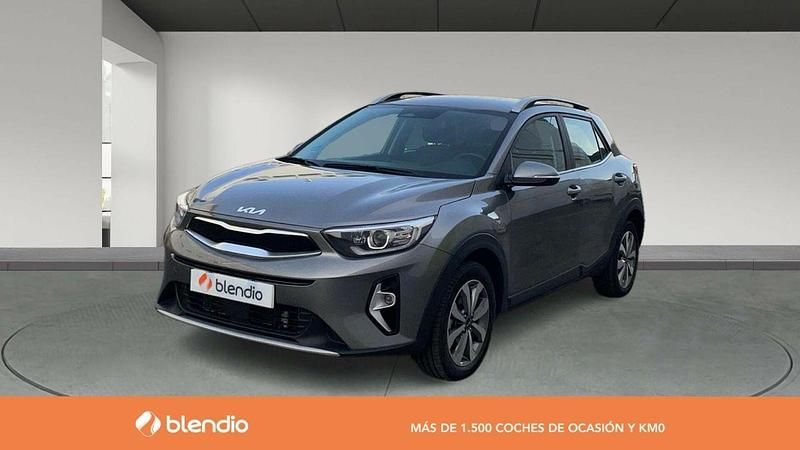 Gris Usado 2024 Kia Stonic SUV | 20.990 € (Un poco caro) - Imagen 1/4