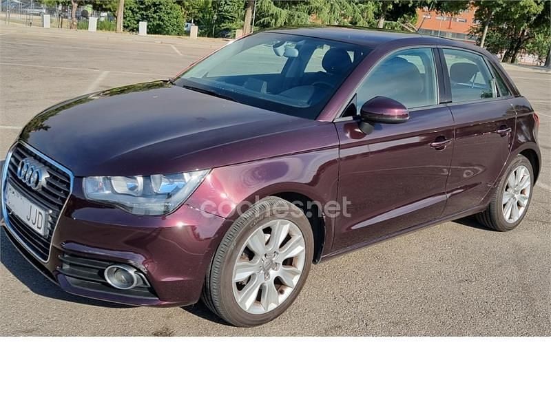 Granate Usado 2013 Audi A1 Sportback Attraction Utilitario | 11.300 € (Precio justo) - Imagen 1/4