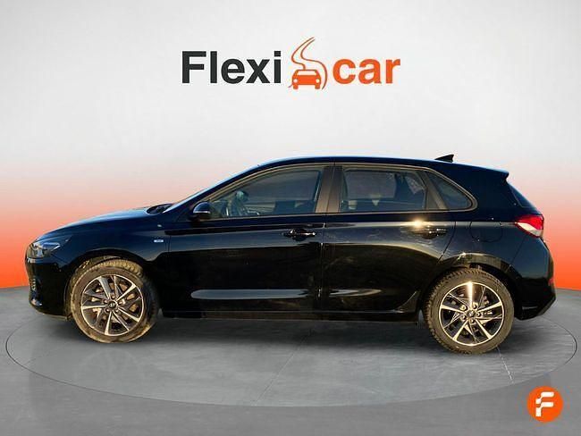 Usado Hyundai i30 120 CV (88 kW) 2023 Negro Berlina